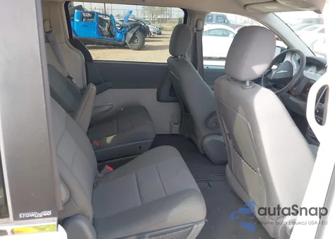 2010 Chrysler Town & Country Lx z USA, uszkodzony, nr VIN 2A4RR4DE3AR213780